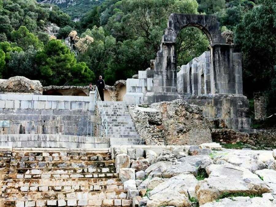 Depuis le port de la Goulette: Viste guidée d'Oudhna et de Zaghouan